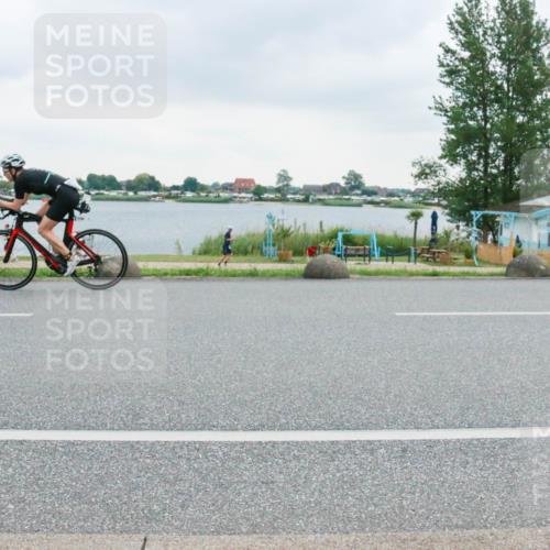 21.06.2025 - 27. Vierlanden-Triathlon H.Heesch http://msf.ph/oto/8005936 15.06.2025 13:10:23 Radfahren 1165, 1174 meine-sportfotos.de