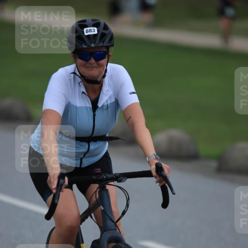 21.06.2025 - 27. Vierlanden-Triathlon H.Heesch http://msf.ph/oto/8005957 15.06.2025 13:13:33 Radfahren 883, 884, 1178 meine-sportfotos.de