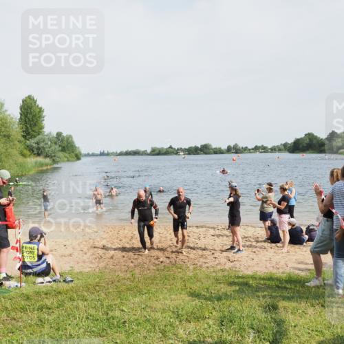 21.06.2025 - 27. Vierlanden-Triathlon MichiJ http://msf.ph/oto/8005969 15.06.2026 10:07:16 Schwimmen 374, 383, 431, 459, 462 meine-sportfotos.de