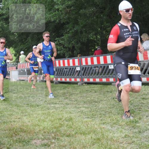 21.06.2025 - 27. Vierlanden-Triathlon KatJ http://msf.ph/oto/8006003 15.06.2025 12:59:13 Ziel 994, 1014, 1015, 1016, 1018 meine-sportfotos.de