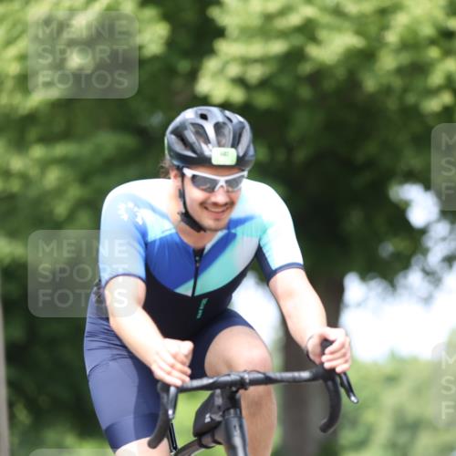 15.06.2025 - 7 Türme Triathlon Yannick Fuchs http://msf.ph/oto/8006019 15.06.2025 13:19:03 Radfahren 197, 725, 867, 962, 1086 meine-sportfotos.de