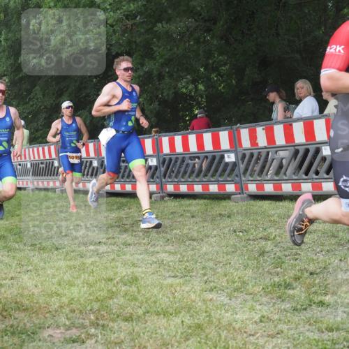 21.06.2025 - 27. Vierlanden-Triathlon KatJ http://msf.ph/oto/8006026 15.06.2025 12:59:14 Ziel 994, 1014, 1015, 1016, 1018, 1027 meine-sportfotos.de