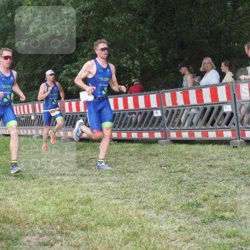 21.06.2025 - 27. Vierlanden-Triathlon KatJ http://msf.ph/oto/8006036 15.06.2025 12:59:14 Ziel 994, 1014, 1015, 1016, 1018, 1027 meine-sportfotos.de