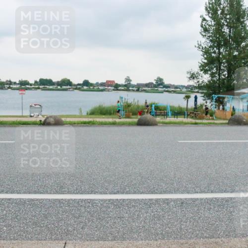 21.06.2025 - 27. Vierlanden-Triathlon H.Heesch http://msf.ph/oto/8006067 15.06.2025 13:10:42 Radfahren 1182, 1183 meine-sportfotos.de