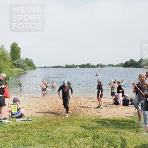 21.06.2025 - 27. Vierlanden-Triathlon MichiJ http://msf.ph/oto/8006069 15.06.2026 10:07:20 Schwimmen 374, 383, 414, 431, 459 meine-sportfotos.de