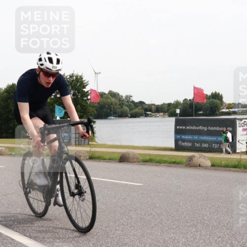 15.06.2025 - 27. Vierlanden-Triathlon H.Heesch http://msf.ph/oto/8006077 15.06.2025 10:37:13 Radfahren 65, 111, 160, 237, 337 meine-sportfotos.de