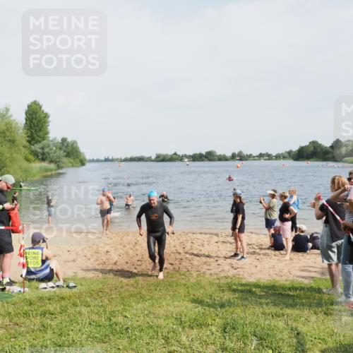 21.06.2025 - 27. Vierlanden-Triathlon MichiJ http://msf.ph/oto/8006078 15.06.2026 10:07:21 Schwimmen 374, 383, 414, 431, 459 meine-sportfotos.de