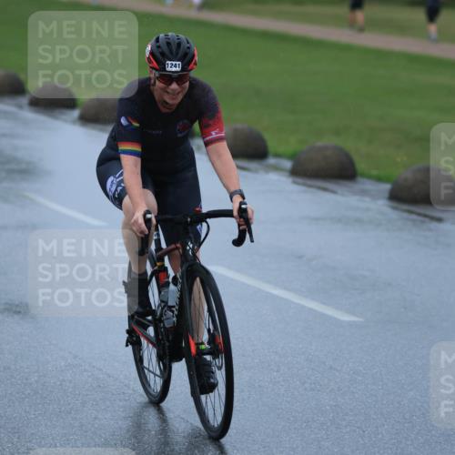 21.06.2025 - 27. Vierlanden-Triathlon H.Heesch http://msf.ph/oto/8006080 15.06.2025 14:06:12 Radfahren 1241 meine-sportfotos.de