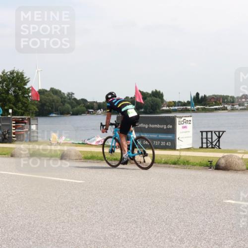 21.06.2025 - 27. Vierlanden-Triathlon H.Heesch http://msf.ph/oto/8006086 15.06.2025 11:55:52 Radfahren 699 meine-sportfotos.de