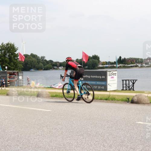 21.06.2025 - 27. Vierlanden-Triathlon H.Heesch http://msf.ph/oto/8006089 15.06.2025 11:55:54 Radfahren 699, 779 meine-sportfotos.de
