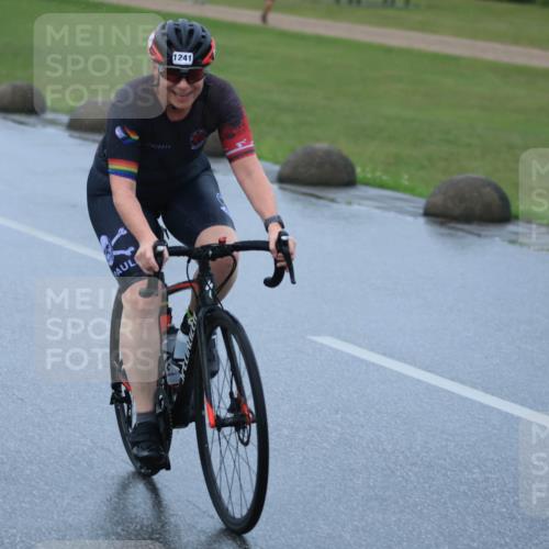 21.06.2025 - 27. Vierlanden-Triathlon H.Heesch http://msf.ph/oto/8006108 15.06.2025 14:06:12 Radfahren 1241 meine-sportfotos.de
