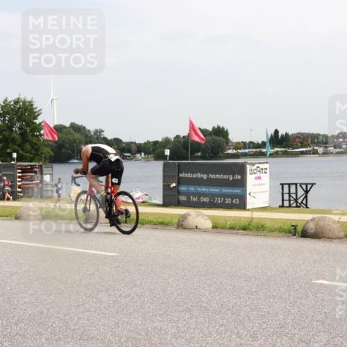 21.06.2025 - 27. Vierlanden-Triathlon H.Heesch http://msf.ph/oto/8006109 15.06.2025 11:55:56 Radfahren 699, 779, 828 meine-sportfotos.de