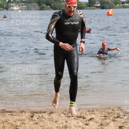 15.06.2025 - 27. Vierlanden-Triathlon Lena Gebhardt http://msf.ph/oto/8006112 15.06.2025 10:04:09 Schwimmen 411, 416, 453, 464 meine-sportfotos.de