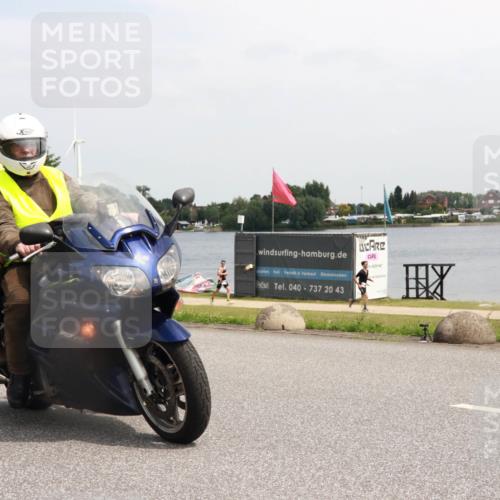 21.06.2025 - 27. Vierlanden-Triathlon H.Heesch http://msf.ph/oto/8006117 15.06.2025 11:56:08 Radfahren 832, 843 meine-sportfotos.de