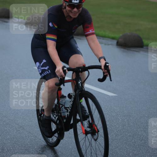 21.06.2025 - 27. Vierlanden-Triathlon H.Heesch http://msf.ph/oto/8006119 15.06.2025 14:06:12 Radfahren 1241 meine-sportfotos.de