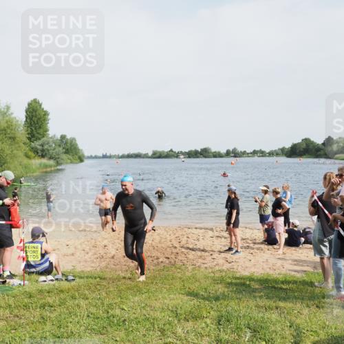 21.06.2025 - 27. Vierlanden-Triathlon MichiJ http://msf.ph/oto/8006126 15.06.2026 10:07:21 Schwimmen 374, 383, 414, 431, 459 meine-sportfotos.de