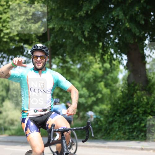 15.06.2025 - 7 Türme Triathlon Yannick Fuchs http://msf.ph/oto/8006132 15.06.2025 12:38:42 Radfahren 555, 593 meine-sportfotos.de