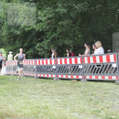 21.06.2025 - 27. Vierlanden-Triathlon KatJ http://msf.ph/oto/8006136 15.06.2025 12:59:24 Ziel 851, 1024, 1025, 1026, 1027 meine-sportfotos.de