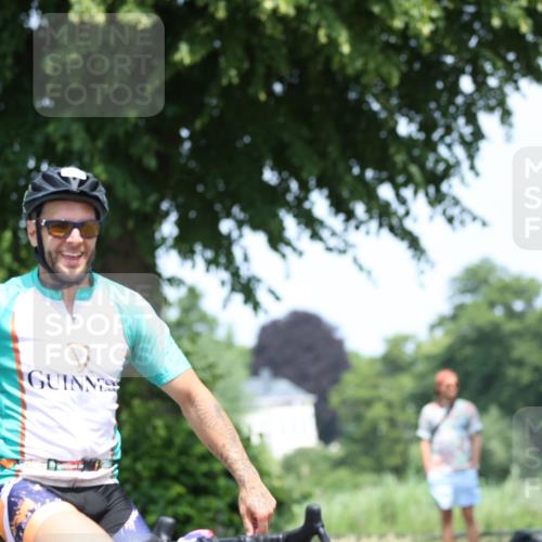 15.06.2025 - 7 Türme Triathlon Yannick Fuchs http://msf.ph/oto/8006139 15.06.2025 12:38:42 Radfahren 555, 593 meine-sportfotos.de