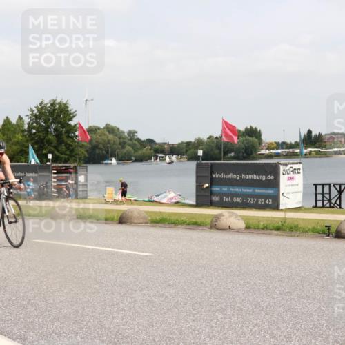 21.06.2025 - 27. Vierlanden-Triathlon H.Heesch http://msf.ph/oto/8006157 15.06.2025 12:05:14 Radfahren 671, 898, 927, 978 meine-sportfotos.de