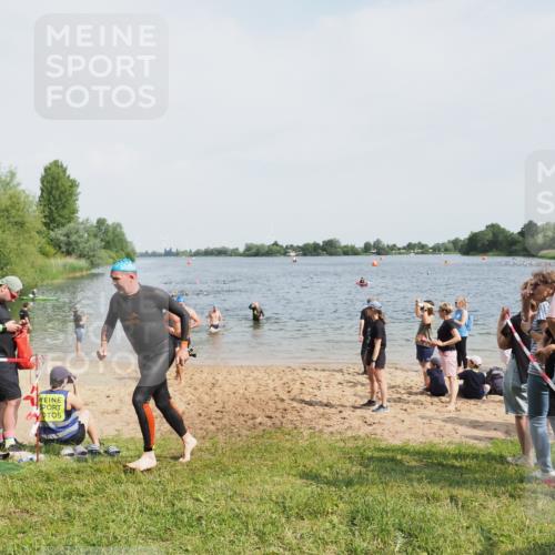 21.06.2025 - 27. Vierlanden-Triathlon MichiJ http://msf.ph/oto/8006162 15.06.2026 10:07:22 Schwimmen 374, 383, 414, 431, 459 meine-sportfotos.de