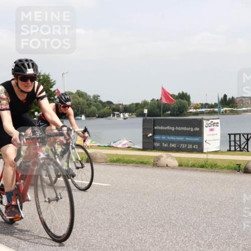 21.06.2025 - 27. Vierlanden-Triathlon H.Heesch http://msf.ph/oto/8006168 15.06.2025 12:05:14 Radfahren 671, 898, 927, 978 meine-sportfotos.de