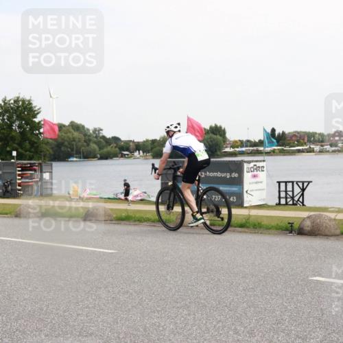 21.06.2025 - 27. Vierlanden-Triathlon H.Heesch http://msf.ph/oto/8006172 15.06.2025 11:56:56 Radfahren 209 meine-sportfotos.de