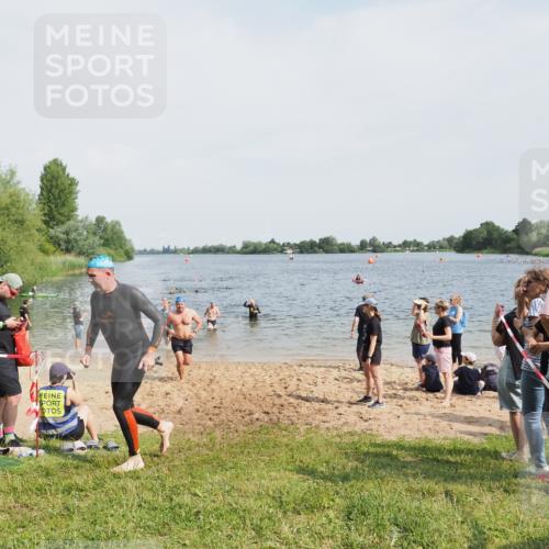 21.06.2025 - 27. Vierlanden-Triathlon MichiJ http://msf.ph/oto/8006180 15.06.2026 10:07:22 Schwimmen 374, 383, 414, 431, 459 meine-sportfotos.de