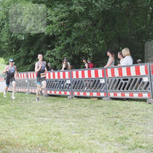 21.06.2025 - 27. Vierlanden-Triathlon KatJ http://msf.ph/oto/8006182 15.06.2025 12:59:24 Ziel 851, 1024, 1025, 1026, 1027 meine-sportfotos.de