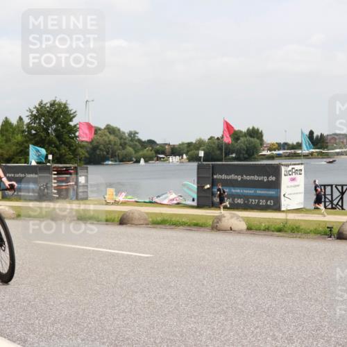 21.06.2025 - 27. Vierlanden-Triathlon H.Heesch http://msf.ph/oto/8006185 15.06.2025 12:05:27 Radfahren 931, 969 meine-sportfotos.de