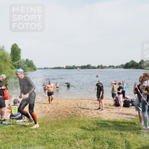 21.06.2025 - 27. Vierlanden-Triathlon MichiJ http://msf.ph/oto/8006198 15.06.2026 10:07:22 Schwimmen 374, 383, 414, 431, 459 meine-sportfotos.de
