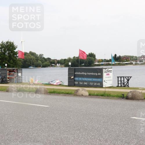 21.06.2025 - 27. Vierlanden-Triathlon H.Heesch http://msf.ph/oto/8006203 15.06.2025 11:57:19 Radfahren 653, 750 meine-sportfotos.de