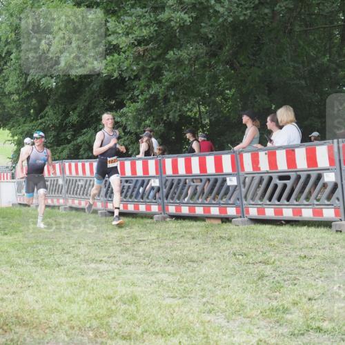 21.06.2025 - 27. Vierlanden-Triathlon KatJ http://msf.ph/oto/8006204 15.06.2025 12:59:25 Ziel 851, 1024, 1025, 1026, 1027 meine-sportfotos.de