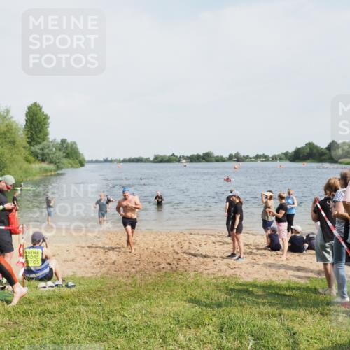 21.06.2025 - 27. Vierlanden-Triathlon MichiJ http://msf.ph/oto/8006215 15.06.2026 10:07:23 Schwimmen 374, 383, 414, 431, 459 meine-sportfotos.de