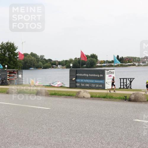 21.06.2025 - 27. Vierlanden-Triathlon H.Heesch http://msf.ph/oto/8006218 15.06.2025 11:57:30 Radfahren 673, 693, 911, 964 meine-sportfotos.de