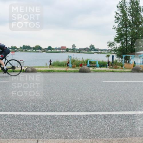 21.06.2025 - 27. Vierlanden-Triathlon H.Heesch http://msf.ph/oto/8006221 15.06.2025 13:11:27 Radfahren 1170 meine-sportfotos.de