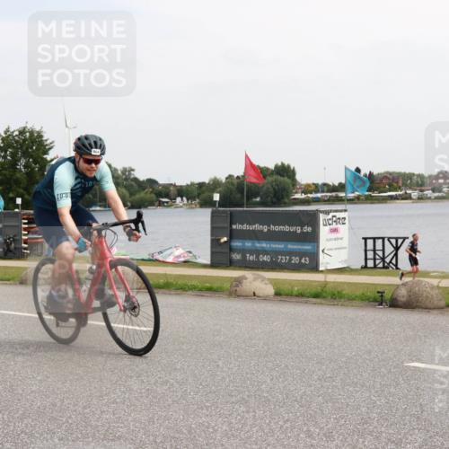 21.06.2025 - 27. Vierlanden-Triathlon H.Heesch http://msf.ph/oto/8006222 15.06.2025 11:57:31 Radfahren 673, 693, 911, 964 meine-sportfotos.de