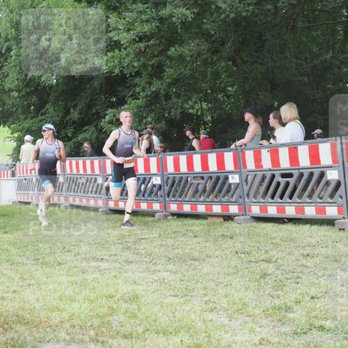 21.06.2025 - 27. Vierlanden-Triathlon KatJ http://msf.ph/oto/8006225 15.06.2025 12:59:25 Ziel 851, 1024, 1025, 1026, 1027 meine-sportfotos.de