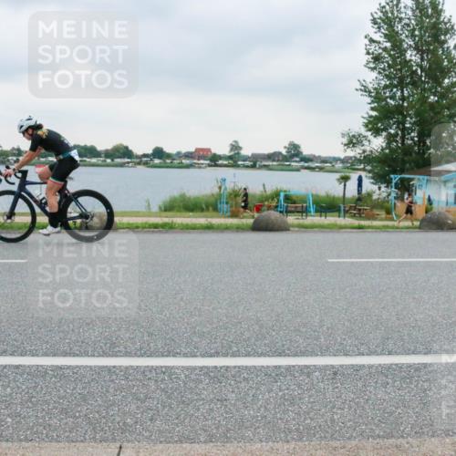 21.06.2025 - 27. Vierlanden-Triathlon H.Heesch http://msf.ph/oto/8006235 15.06.2025 13:11:31 Radfahren 1170, 1171 meine-sportfotos.de