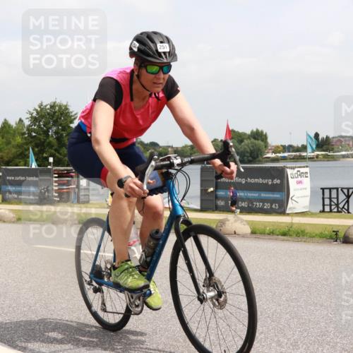 21.06.2025 - 27. Vierlanden-Triathlon H.Heesch http://msf.ph/oto/8006236 15.06.2025 12:05:43 Radfahren 251, 891, 940 meine-sportfotos.de