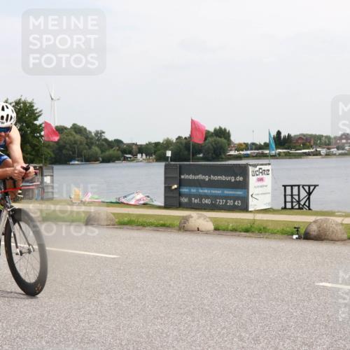 21.06.2025 - 27. Vierlanden-Triathlon H.Heesch http://msf.ph/oto/8006238 15.06.2025 11:57:39 Radfahren 655, 792, 798, 858 meine-sportfotos.de