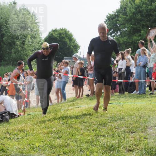 15.06.2025 - 27. Vierlanden-Triathlon KatJ http://msf.ph/oto/8006239 15.06.2025 10:05:25 Schwimmen 364, 382, 384, 393, 402, 409, 456 meine-sportfotos.de