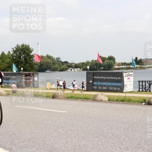21.06.2025 - 27. Vierlanden-Triathlon H.Heesch http://msf.ph/oto/8006240 15.06.2025 12:05:54 Radfahren 945 meine-sportfotos.de