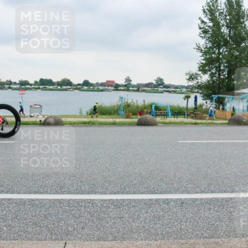 21.06.2025 - 27. Vierlanden-Triathlon H.Heesch http://msf.ph/oto/8006245 15.06.2025 13:11:42 Radfahren 1180 meine-sportfotos.de