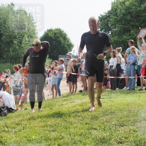 15.06.2025 - 27. Vierlanden-Triathlon KatJ http://msf.ph/oto/8006249 15.06.2025 10:05:26 Schwimmen 364, 382, 384, 393, 402, 409, 456 meine-sportfotos.de