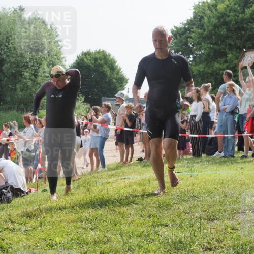 15.06.2025 - 27. Vierlanden-Triathlon KatJ http://msf.ph/oto/8006258 15.06.2025 10:05:26 Schwimmen 364, 382, 384, 393, 402, 409, 456 meine-sportfotos.de