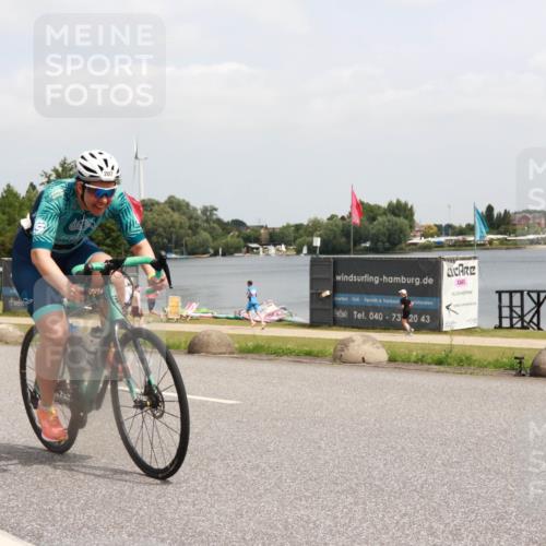 21.06.2025 - 27. Vierlanden-Triathlon H.Heesch http://msf.ph/oto/8006259 15.06.2025 12:06:05 Radfahren 207 meine-sportfotos.de