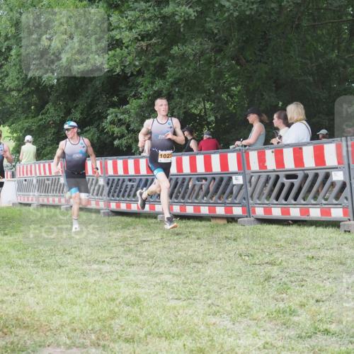 21.06.2025 - 27. Vierlanden-Triathlon KatJ http://msf.ph/oto/8006271 15.06.2025 12:59:25 Ziel 851, 1024, 1025, 1026, 1027 meine-sportfotos.de
