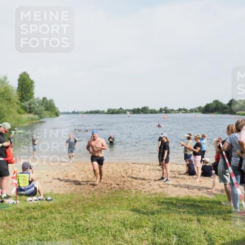 21.06.2025 - 27. Vierlanden-Triathlon MichiJ http://msf.ph/oto/8006273 15.06.2026 10:07:23 Schwimmen 374, 383, 414, 431, 459 meine-sportfotos.de