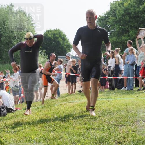 15.06.2025 - 27. Vierlanden-Triathlon KatJ http://msf.ph/oto/8006274 15.06.2025 10:05:26 Schwimmen 364, 382, 384, 393, 402, 409, 456 meine-sportfotos.de